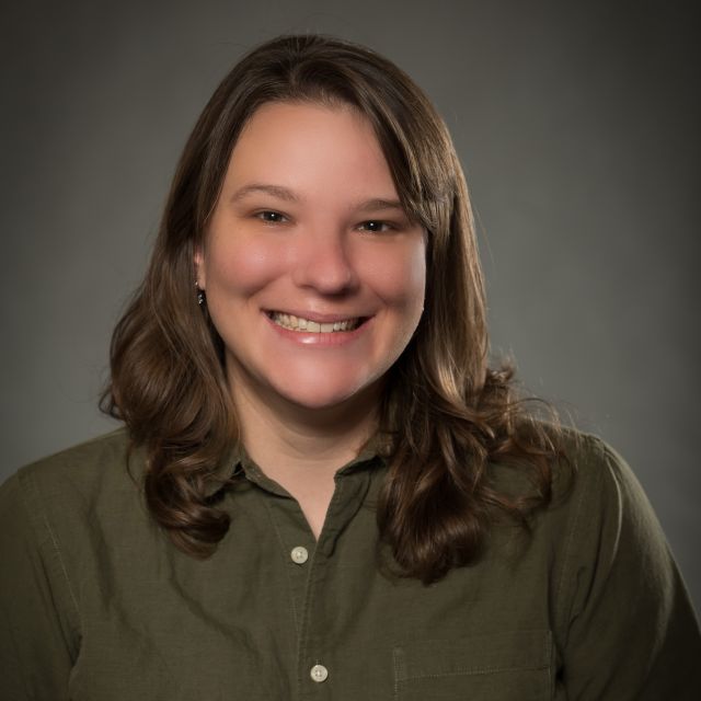 Carolyn Mills Headshot